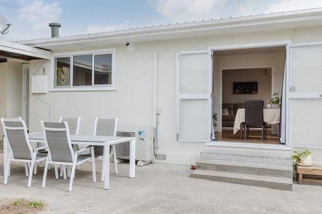 Photo of property in 4 Sutherland Crescent, Westbrook, Palmerston North, 4412