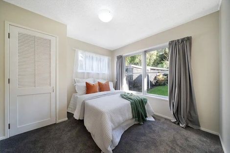 Photo of property in 28 Manhattan Heights, Glendene, Auckland, 0602