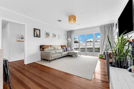 Photo of property in 20 Sylvan Crescent, Te Atatu South, Auckland, 0610