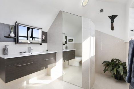 Photo of property in 1/36 Rothesay Bay Road, Rothesay Bay, Auckland, 0630