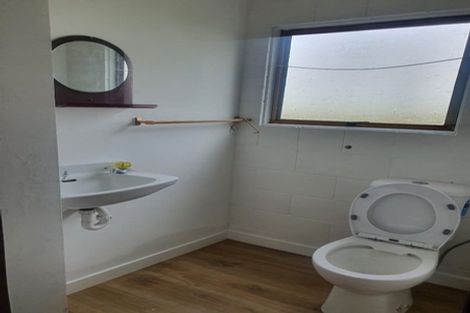 Photo of property in 8 Manhattan Heights, Glendene, Auckland, 0602