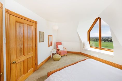 Photo of property in 96 Clifton Terrace, Fitzherbert, Palmerston North, 4410