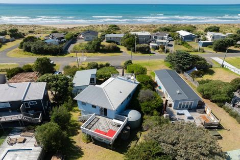 Photo of property in 48 Blue Pacific Parade, Riversdale Beach, Masterton, 5872
