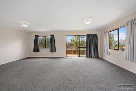 Photo of property in 1/32 Parakai Avenue, Parakai, 0830