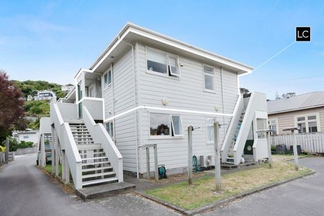 Photo of property in 5/139 Queens Drive, Lyall Bay, Wellington, 6022