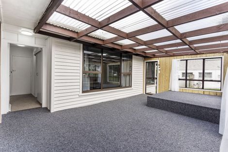 Photo of property in 2 Johnston Road, Mount Wellington, Auckland, 1060