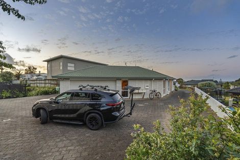 Photo of property in 8 Chatswood Grove, Fitzroy, New Plymouth, 4312