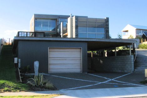 Photo of property in 13 Major Durie Place, Waikanae Beach, Waikanae, 5036