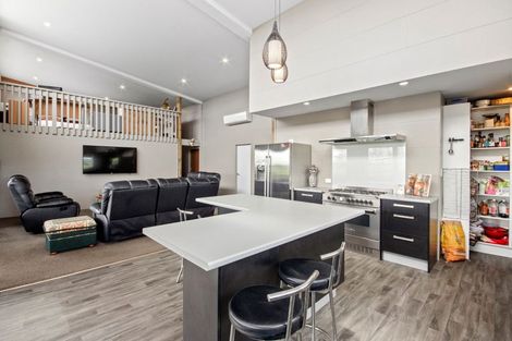 Photo of property in 5 Codlin Road, Waiuku, 2683