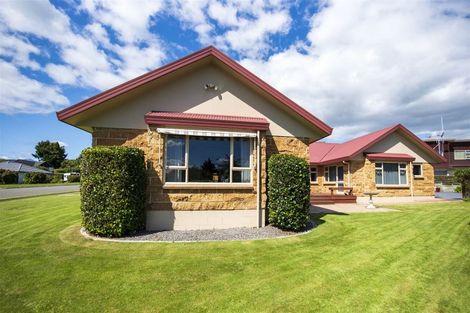 Photo of property in 17 Claremont Rise, Levin, 5510