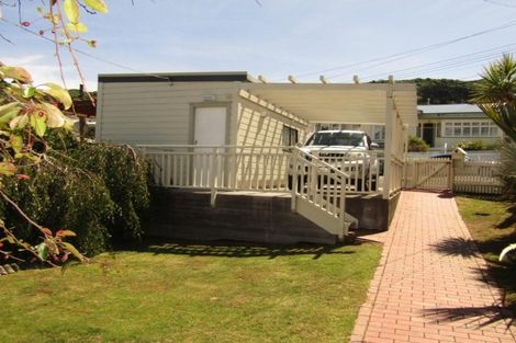 Photo of property in 49 Eden Street, Island Bay, Wellington, 6023