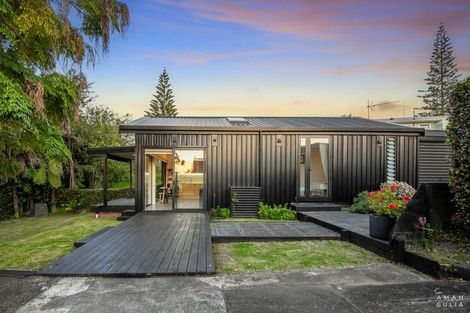 Photo of property in 27 Amberley Avenue, Te Atatu South, Auckland, 0610