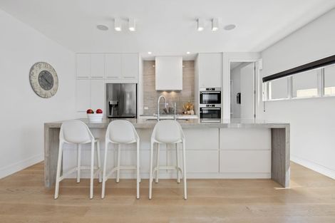 Photo of property in 8/258 Hurstmere Road, Takapuna, Auckland, 0622