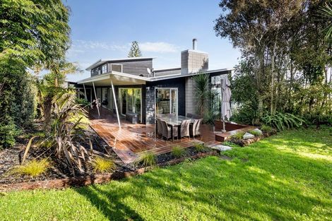 Photo of property in 1091 Whangaparaoa Road, Tindalls Beach, Whangaparaoa, 0930