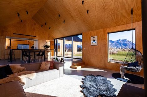 Photo of property in 12 Avalanche Place, Wanaka, 9305