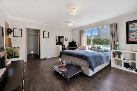 Photo of property in 30a Cheltenham Terrace, Newlands, Wellington, 6037
