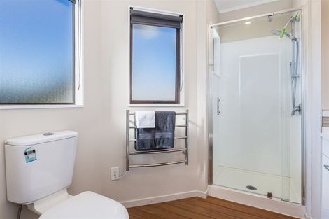 Photo of property in 2 Saunders Close, Whitby, Porirua, 5024