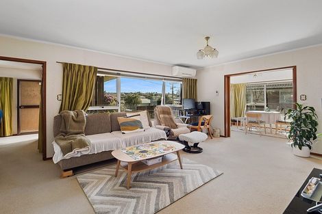 Photo of property in 1/20 Shakespeare Road, Milford, Auckland, 0620