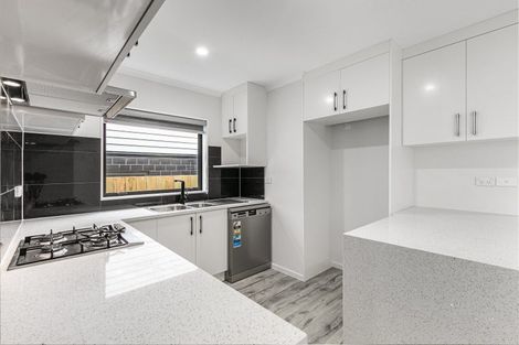 Photo of property in 84 Godley Road, Green Bay, Auckland, 0604