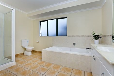 Photo of property in 50 Black Teal Close, Unsworth Heights, Auckland, 0632