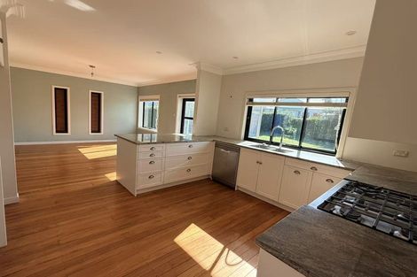 Photo of property in 11 Lake Pupuke Drive, Takapuna, Auckland, 0622