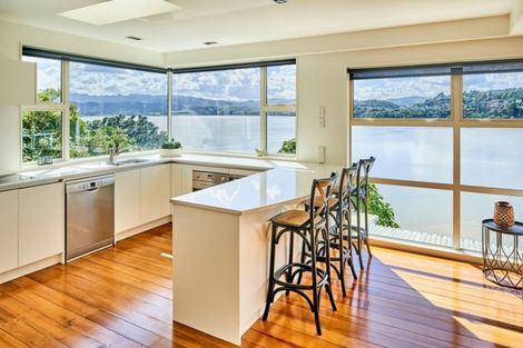 Photo of property in 34 Seaview Road, Paremata, Porirua, 5024