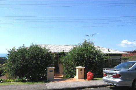 Photo of property in 1/1 Eastcliffe Road, Castor Bay, Auckland, 0620