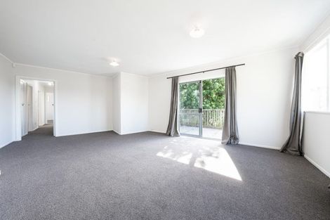 Photo of property in 28 Robert Burke Place, Henderson, Auckland, 0612