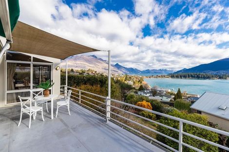 Photo of property in 23 Balmoral Drive, Kelvin Heights, Queenstown, 9300