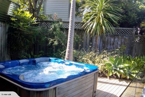 Photo of property in 1/19 Bowman Road, Forrest Hill, Auckland, 0620