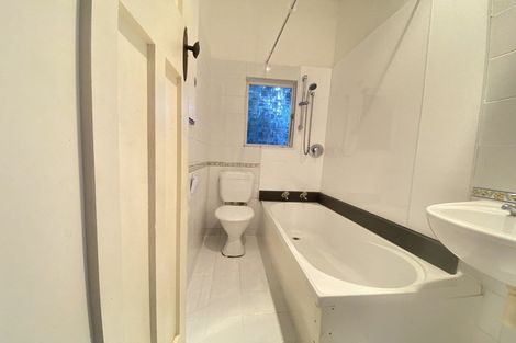 Photo of property in 2/51 Barnard Street, Wadestown, Wellington, 6012