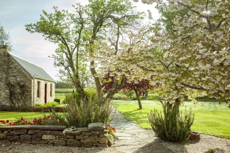 Photo of property in Lombardy Cottage, 162 Shepherds Flat Road, Cambrians, Oturehua, 9386