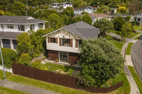 Photo of property in 1 Brasenose Place, Tawa, Wellington, 5028