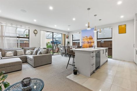 Photo of property in 19 Kauri Heart Avenue, Takanini, 2112