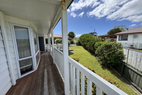 Photo of property in 14 Wren Place, Unsworth Heights, Auckland, 0632