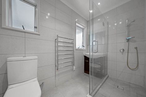 Photo of property in 54 Edgewater Drive, Pakuranga, Auckland, 2010