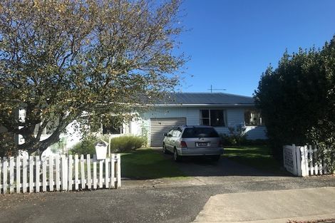 Photo of property in 2 Tyne Street, Carterton, 5713