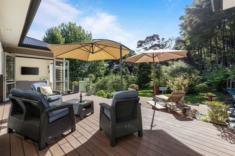 Photo of property in 127 Whangaparaoa Road, Red Beach, 0932