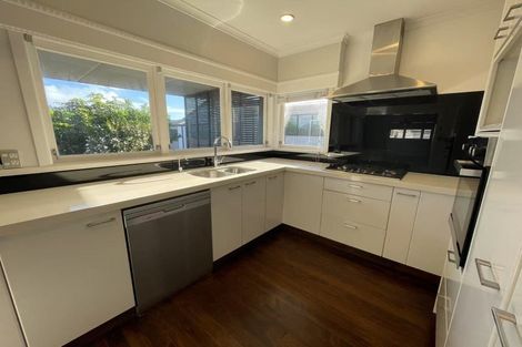 Photo of property in 25 Bradbury Road, Botany Downs, Auckland, 2010