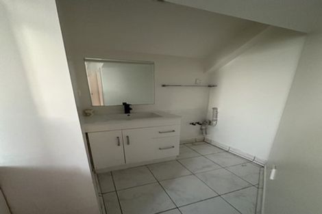 Photo of property in 31 Newington Road, Henderson, Auckland, 0612