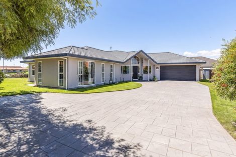 Photo of property in 10 Glen Loch Place, Paraparaumu, 5032