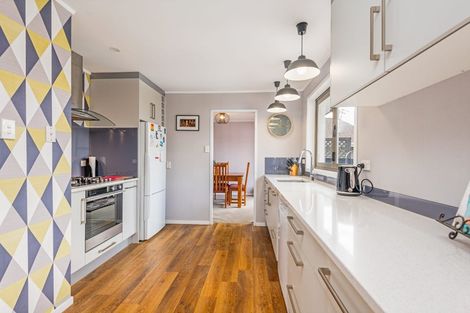 Photo of property in 18 Truscott Grove, Awapuni, Palmerston North, 4412