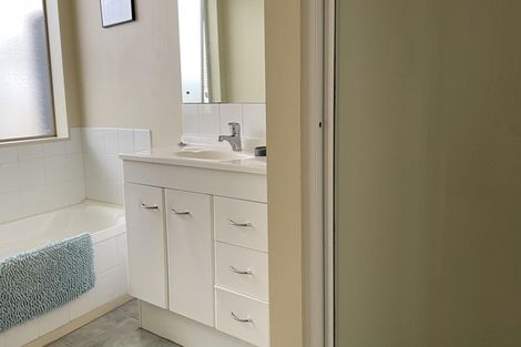 Photo of property in 6a Clearwater Cove, West Harbour, Auckland, 0618