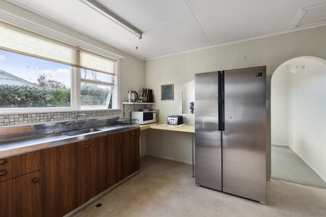 Photo of property in 81 Queenwood Road, Levin, 5510