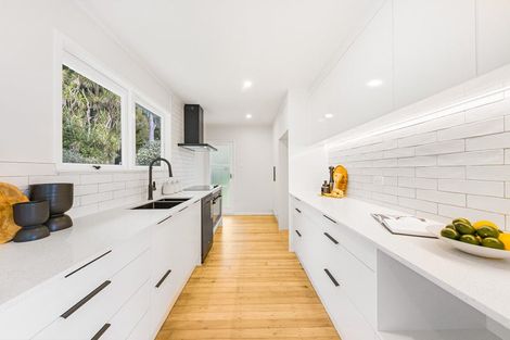 Photo of property in 35 Mcdowell Crescent, Hillcrest, Auckland, 0627