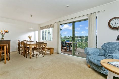 Photo of property in 528 Beach Road, Murrays Bay, Auckland, 0630