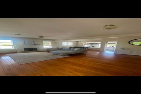 Photo of property in 105 Triangle Road, Massey, Auckland, 0614