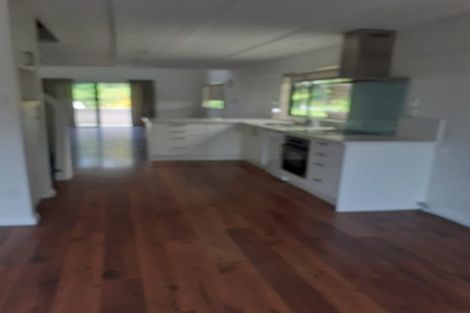 Photo of property in 87 Tawa Road, Kumeu, 0891