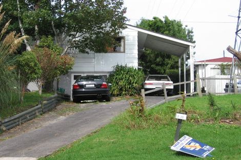 Photo of property in 2/13 Paton Avenue, Te Atatu South, Auckland, 0610