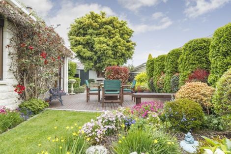 Photo of property in 12 Fraser Court, Roslyn, Palmerston North, 4414